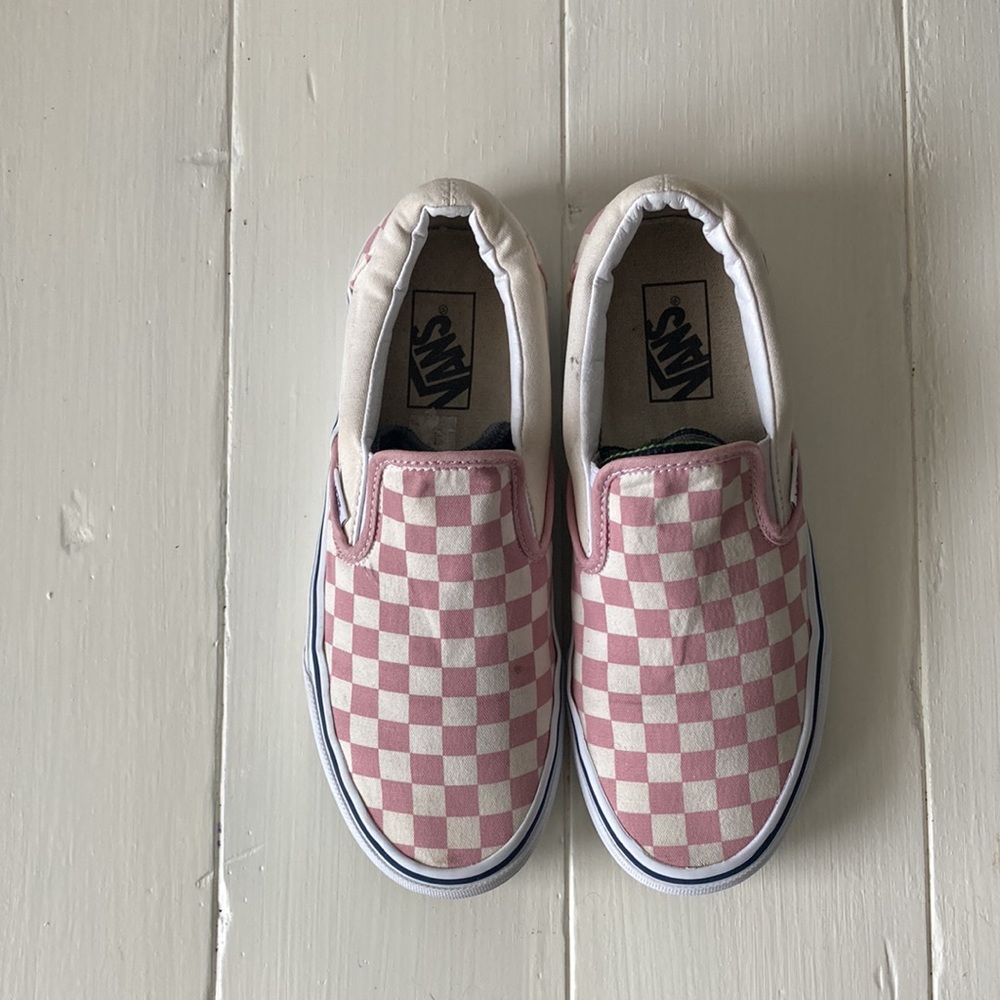 Vans pink and white checkered slide on.